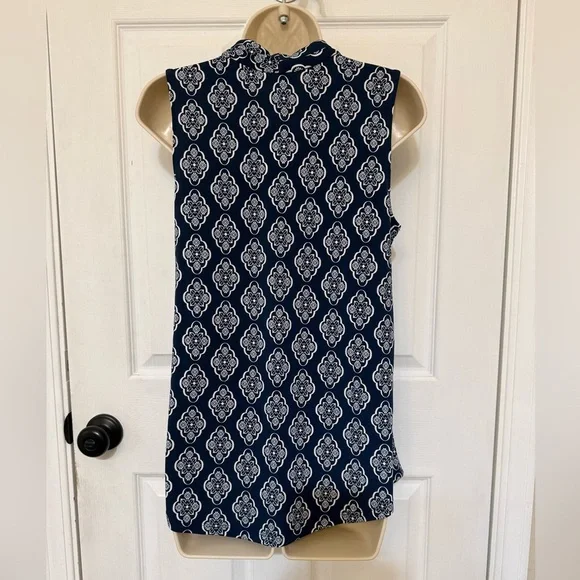 NWT Charter Club Navy Floral Sleeveless Blouse Size Small - Picture 4 of 5